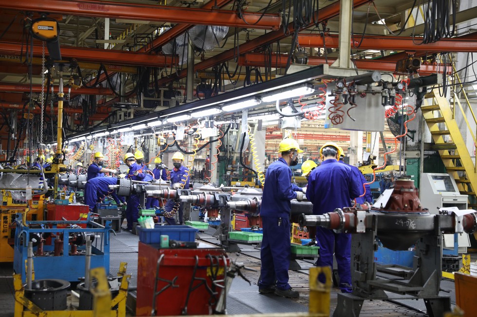 东风德纳车桥十堰工厂:冲刺日产1800根桥总成