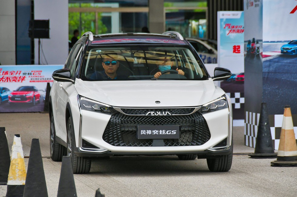 东风风神湖北特区奕炫gs,ev500双车试驾品鉴会举行
