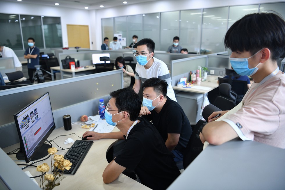 共话岚图 共启新程-企业新闻-东风汽车集团有限公司