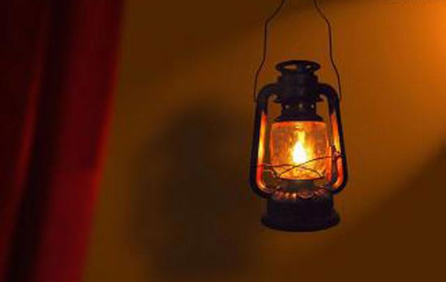 马灯精神照亮东风人