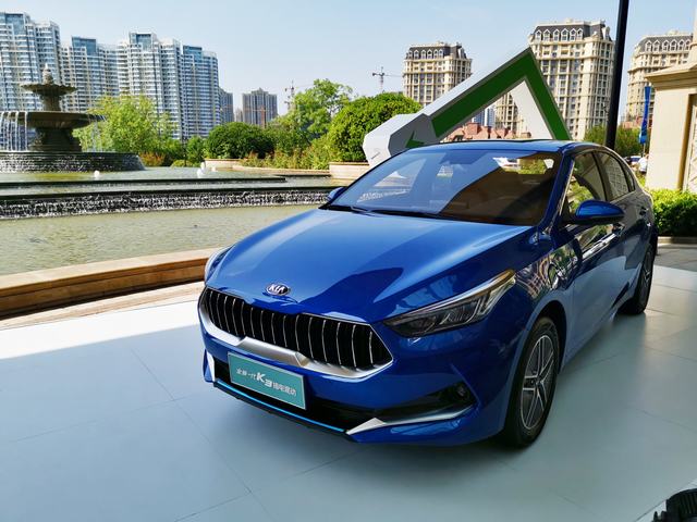 东风悦达起亚全新一代k3插电混动试驾会在青岛举行