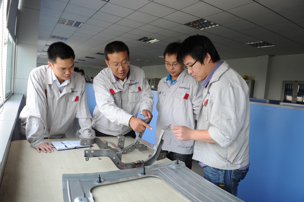 东风(武汉)实业技术团队探讨汽车相关零部轻量化方案