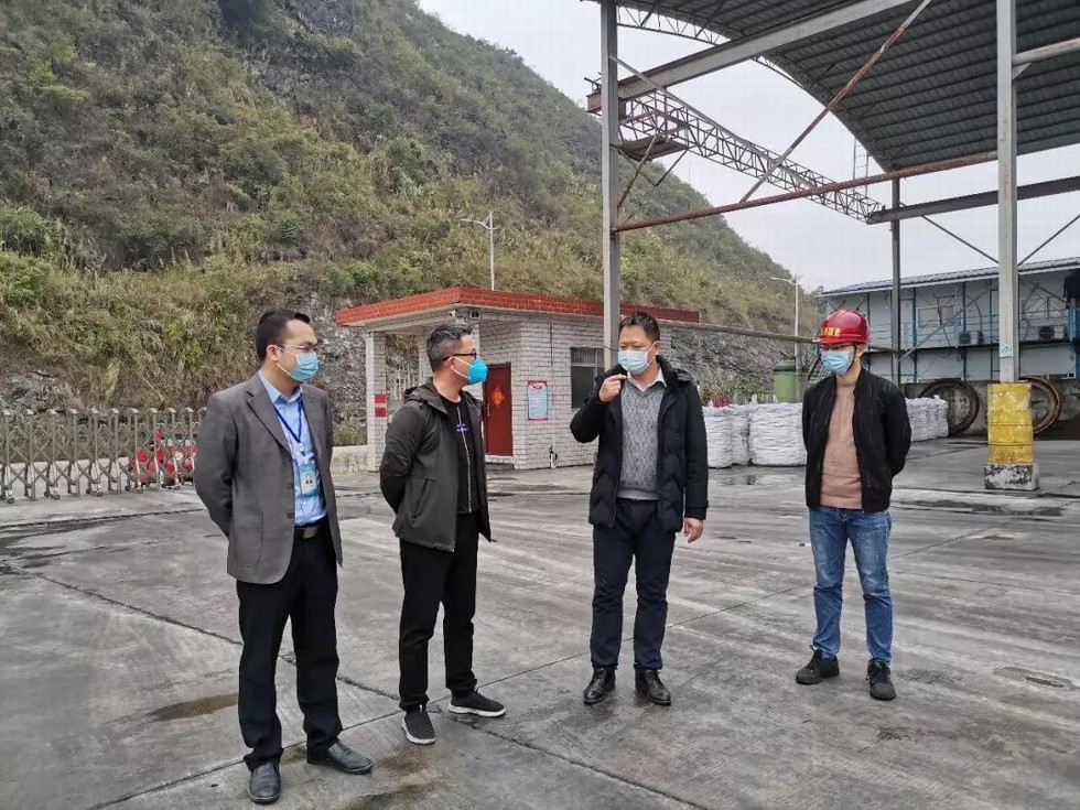 东风公司扶贫干部,马山县副县长刘宏涛指导扶贫龙头企业复产复工