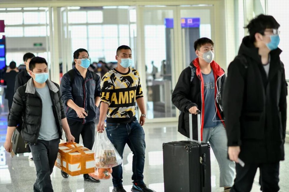 武汉首趟返岗复工专列接东风人"回家"