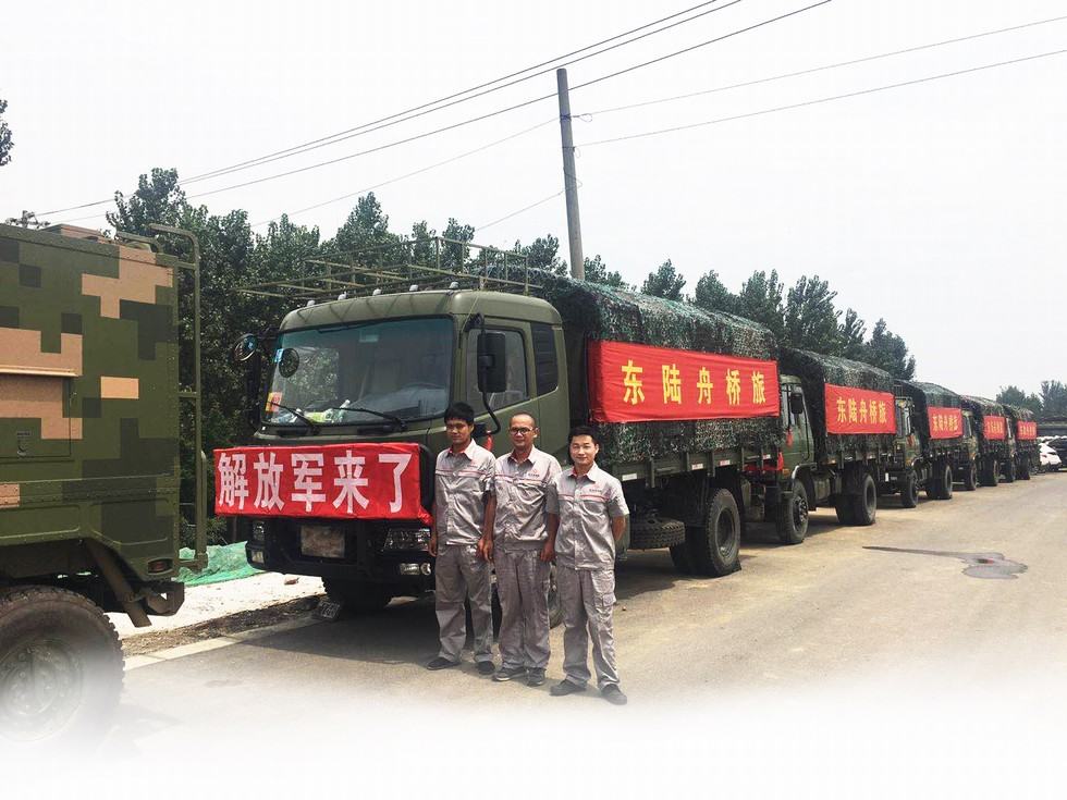 服务站为抗洪官兵提供服务保障组图为江苏东贸保障部队救灾车辆(记者