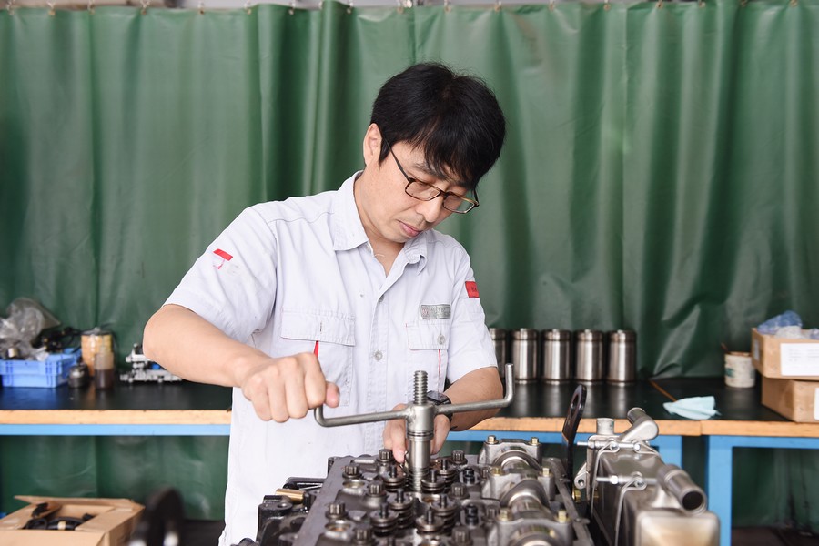 研制发动机台架试验工装辅具